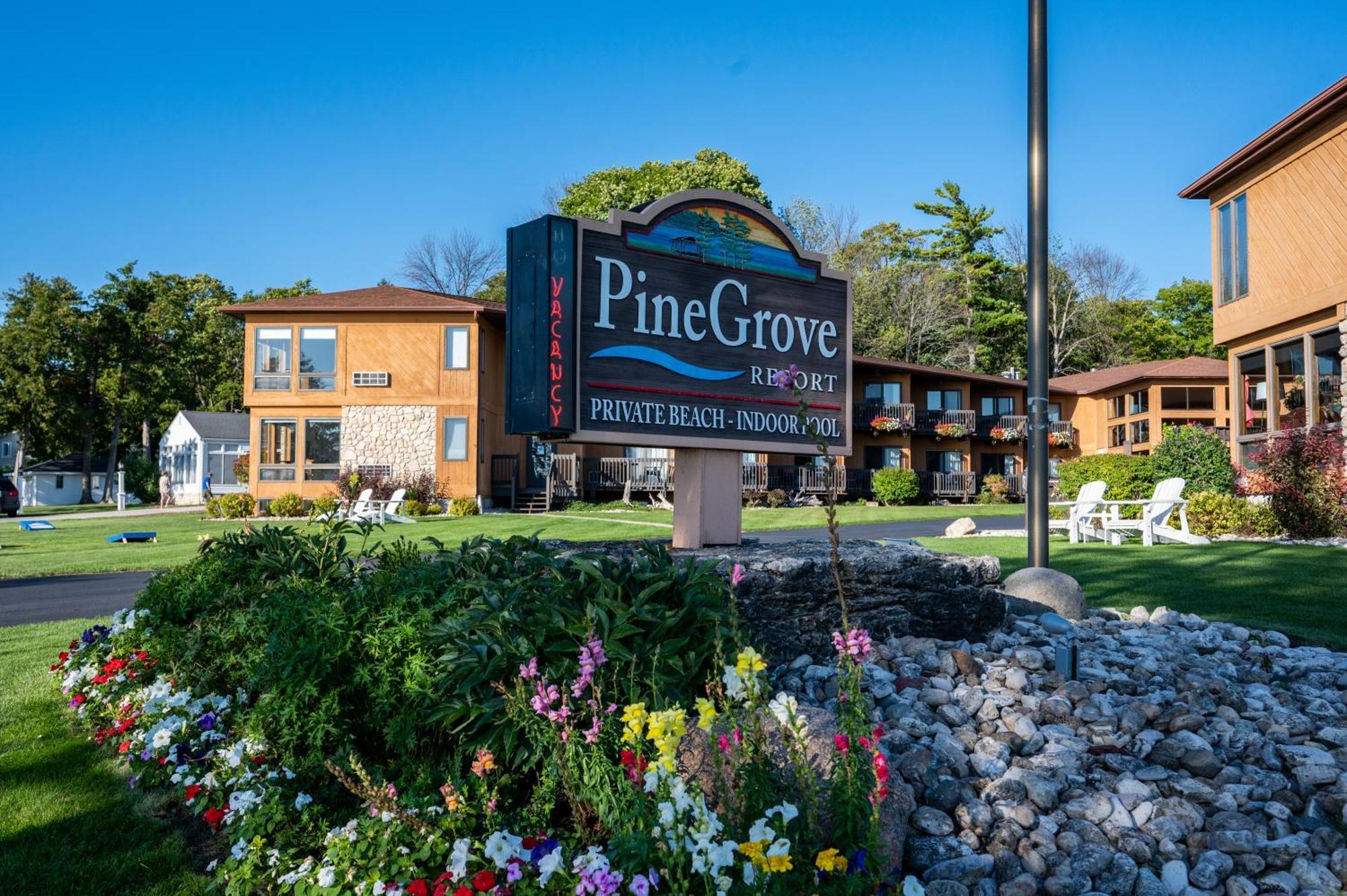 Pine Grove Resort Ephraim Exterior photo