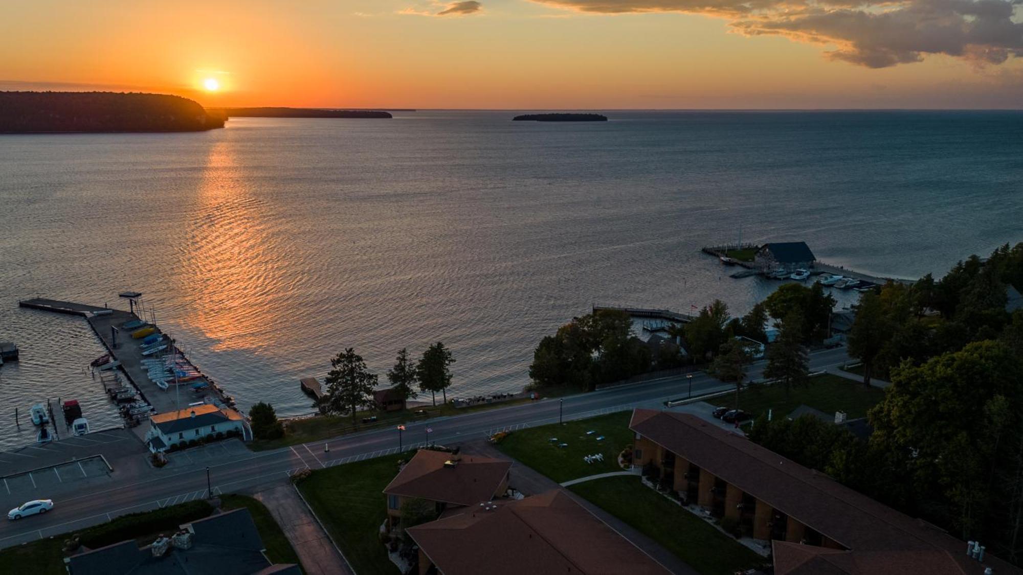 Pine Grove Resort Ephraim Exterior photo