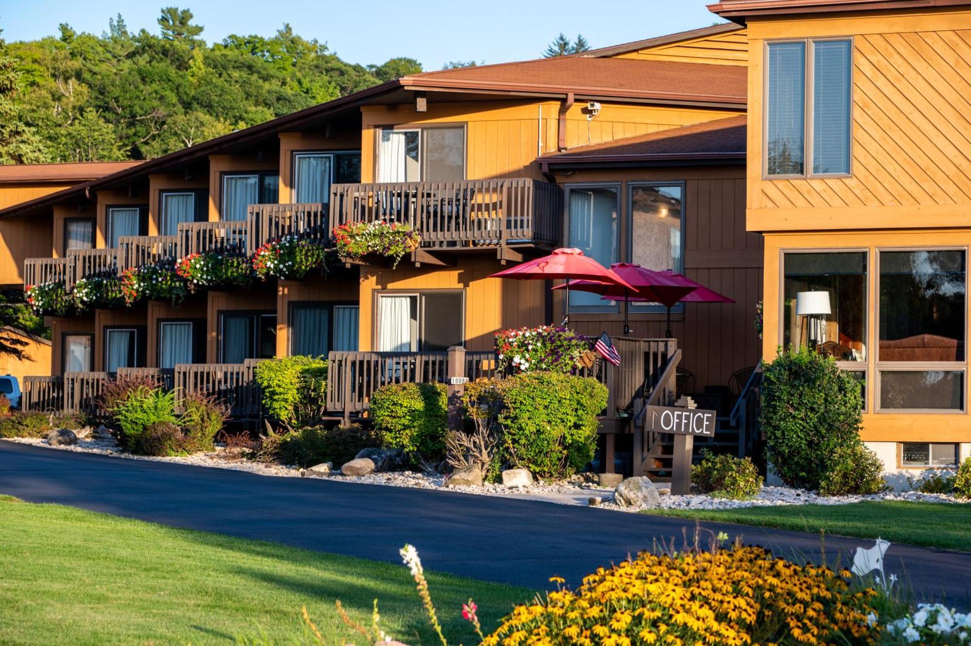 Pine Grove Resort Ephraim Exterior photo
