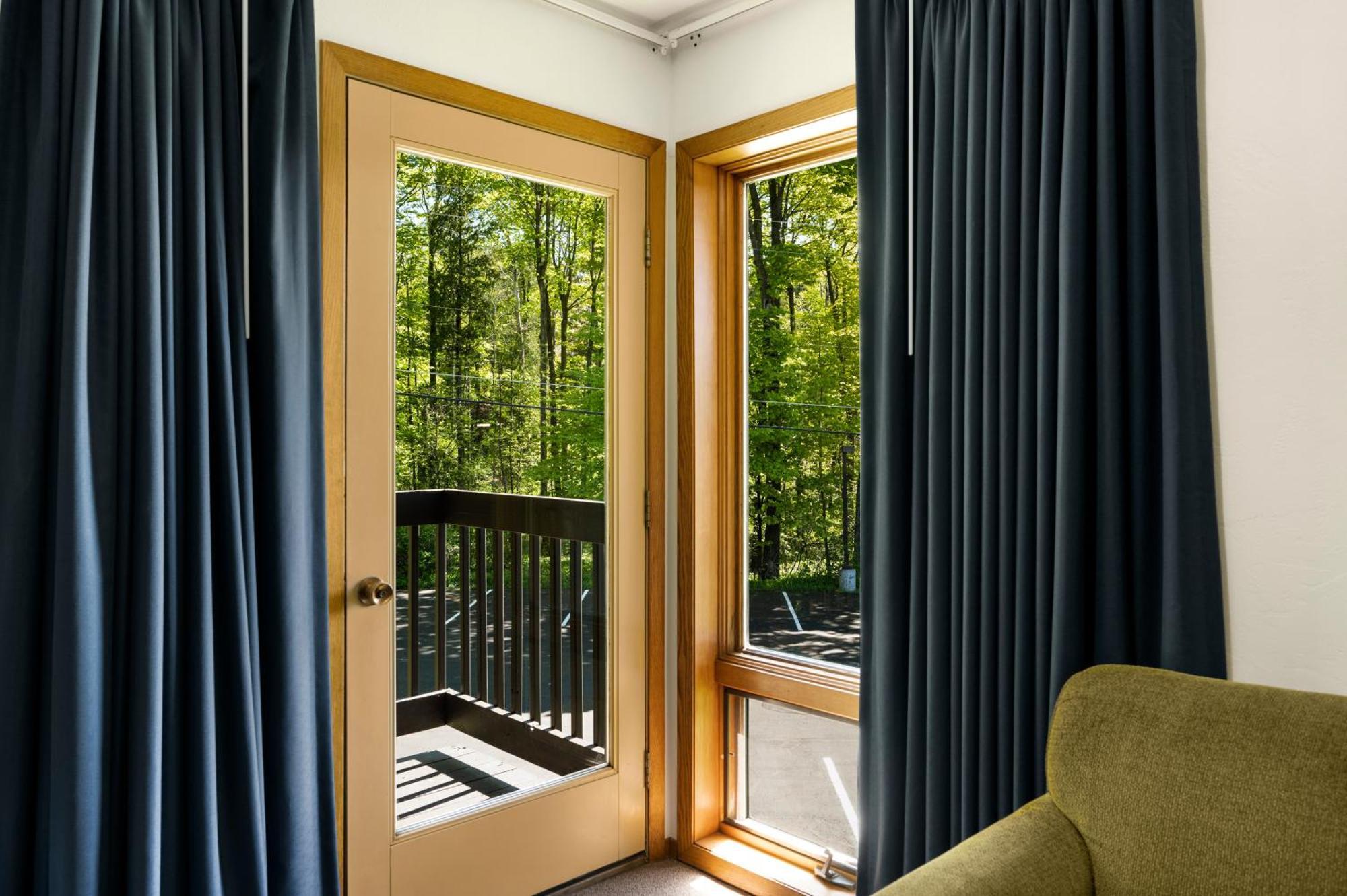 Pine Grove Resort Ephraim Exterior photo