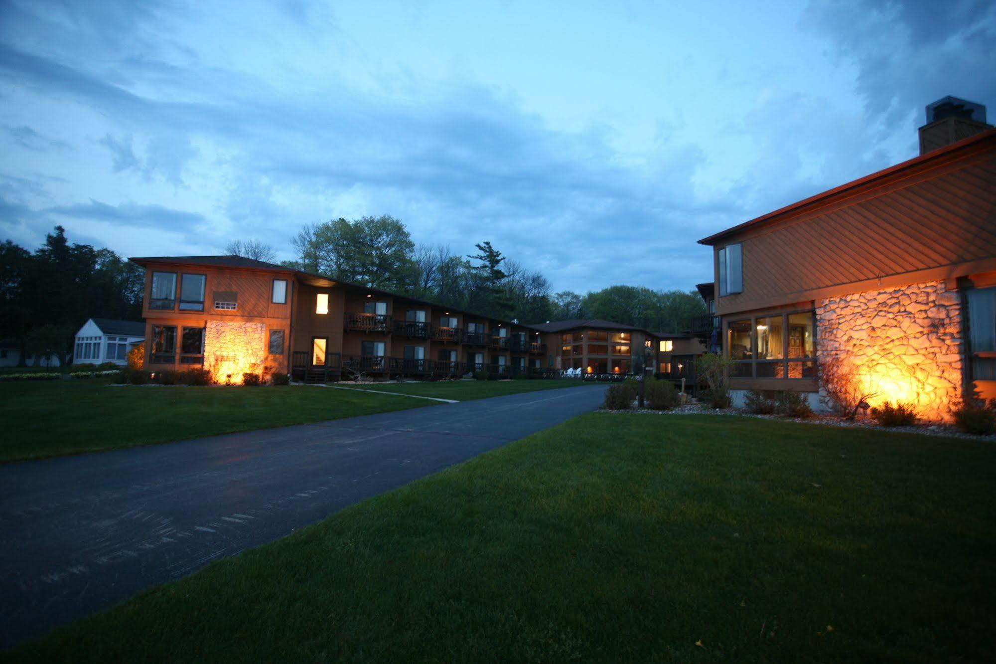 Pine Grove Resort Ephraim Exterior photo